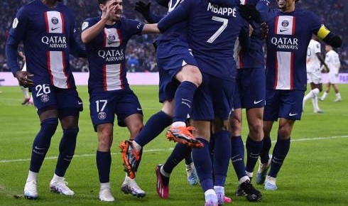  巴黎圣日耳曼客场逆转击败里昂，积分榜领跑优势扩大  