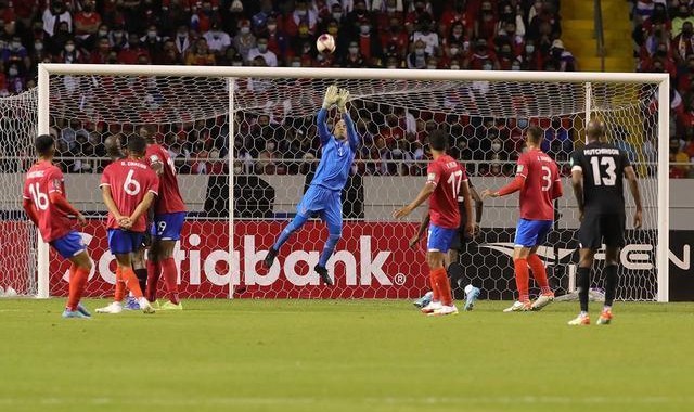  布雷斯特门将超神扑救零封巴黎  